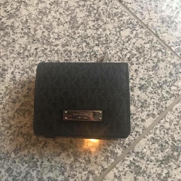 Michael Kors Handbags - Michael Kors Wallet