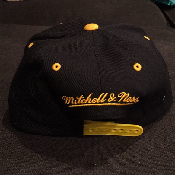 Mitchell&Ness Lakers Man’s Hat, Size 12/14 - Picture 3 of 8