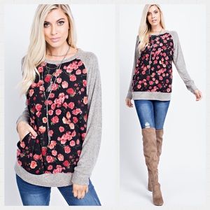 🌺ARRIVED!!🌺 Black Floral Print Knit Top. S-M-L