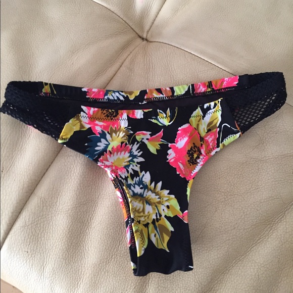 Volcom Bathing Suit. NWOT. - Picture 1 of 3