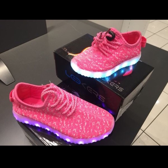 Shoes light up - Picture 1 of 3