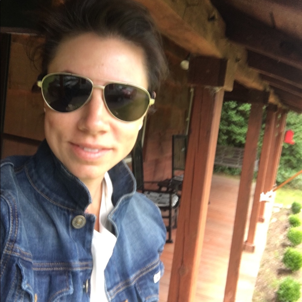 Meet your Posher, Danielle