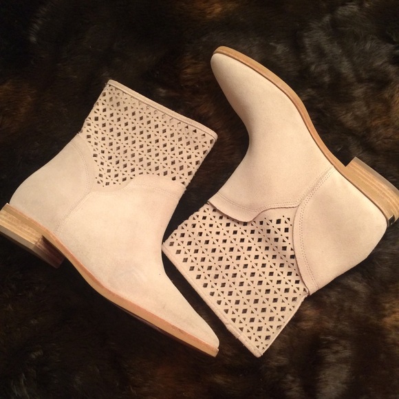 Michael Kors Sunny Bootie - Picture 5 of 9