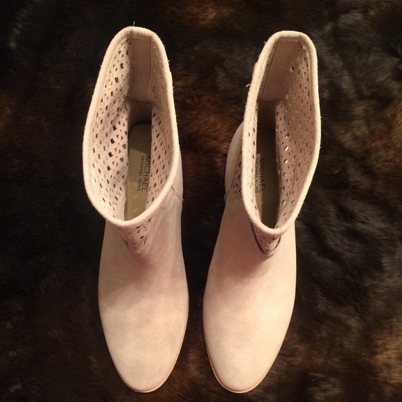 Michael Kors Sunny Bootie - Picture 6 of 9