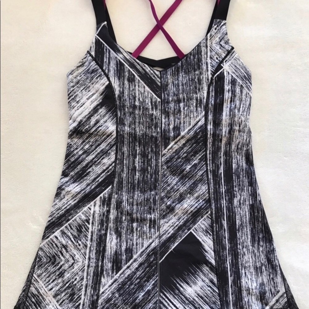 lululemon hot to street tank, size 2