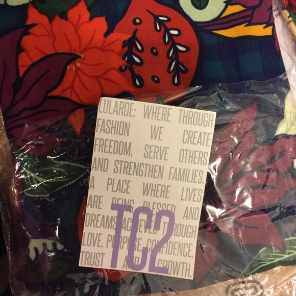 2 pairs! TC2 Lularoe Holiday Christmas Leggings - Picture 5 of 5