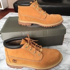 Size 9.5 Women's Timberland boots- Wheat
