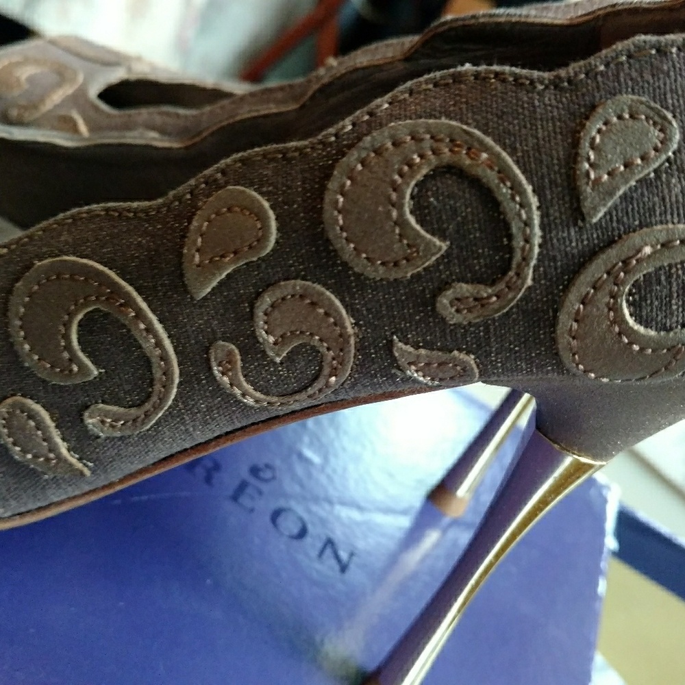 House of Dereon  Paisley Print