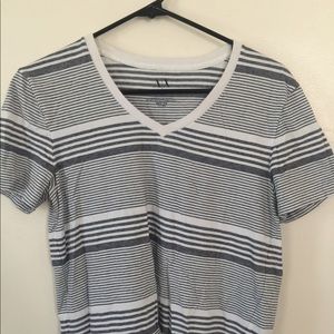 A/X V neck shirt