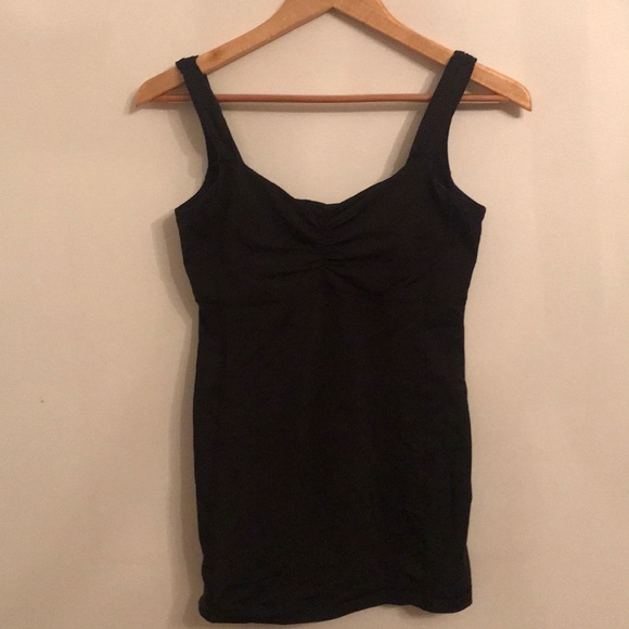 Lululemon Black tank - Picture 2 of 3
