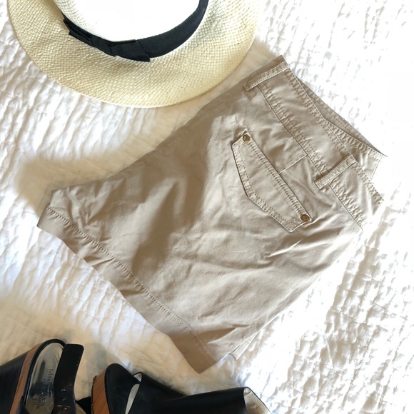 Michael Kors khaki shorts - Picture 2 of 2