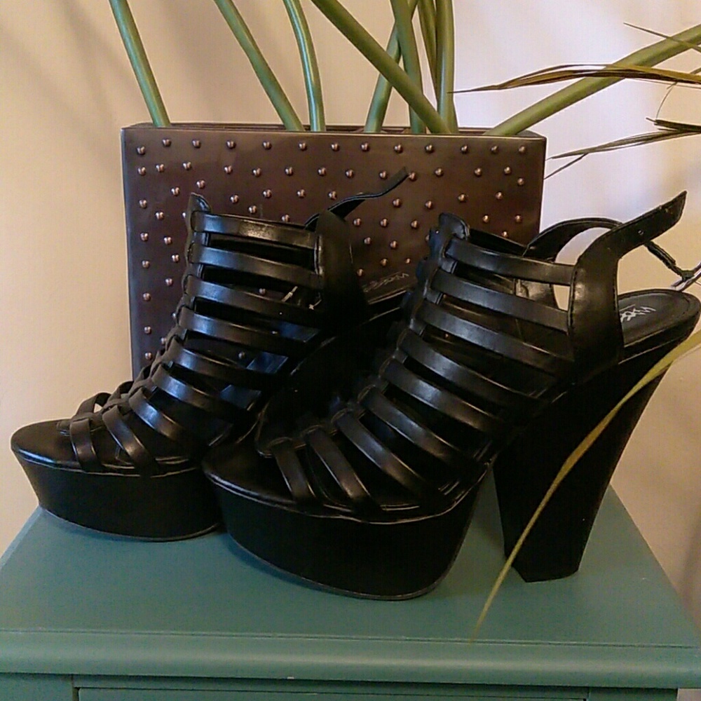 Thick Caged  Back Heel's