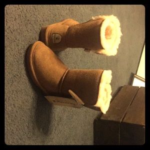 Brand new size 8T bear paw boots