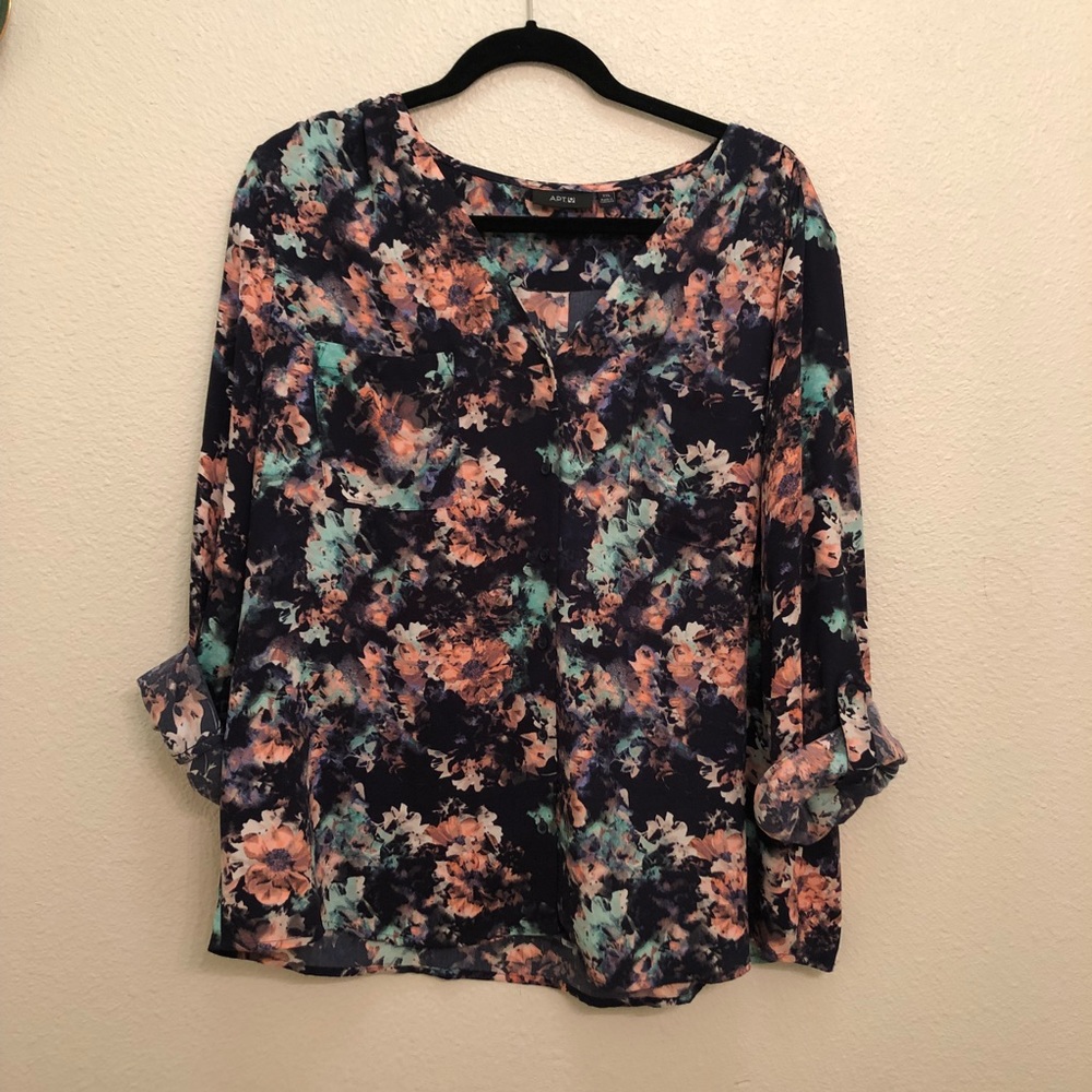 Apt. 9 Floral blouse in dark navy blue