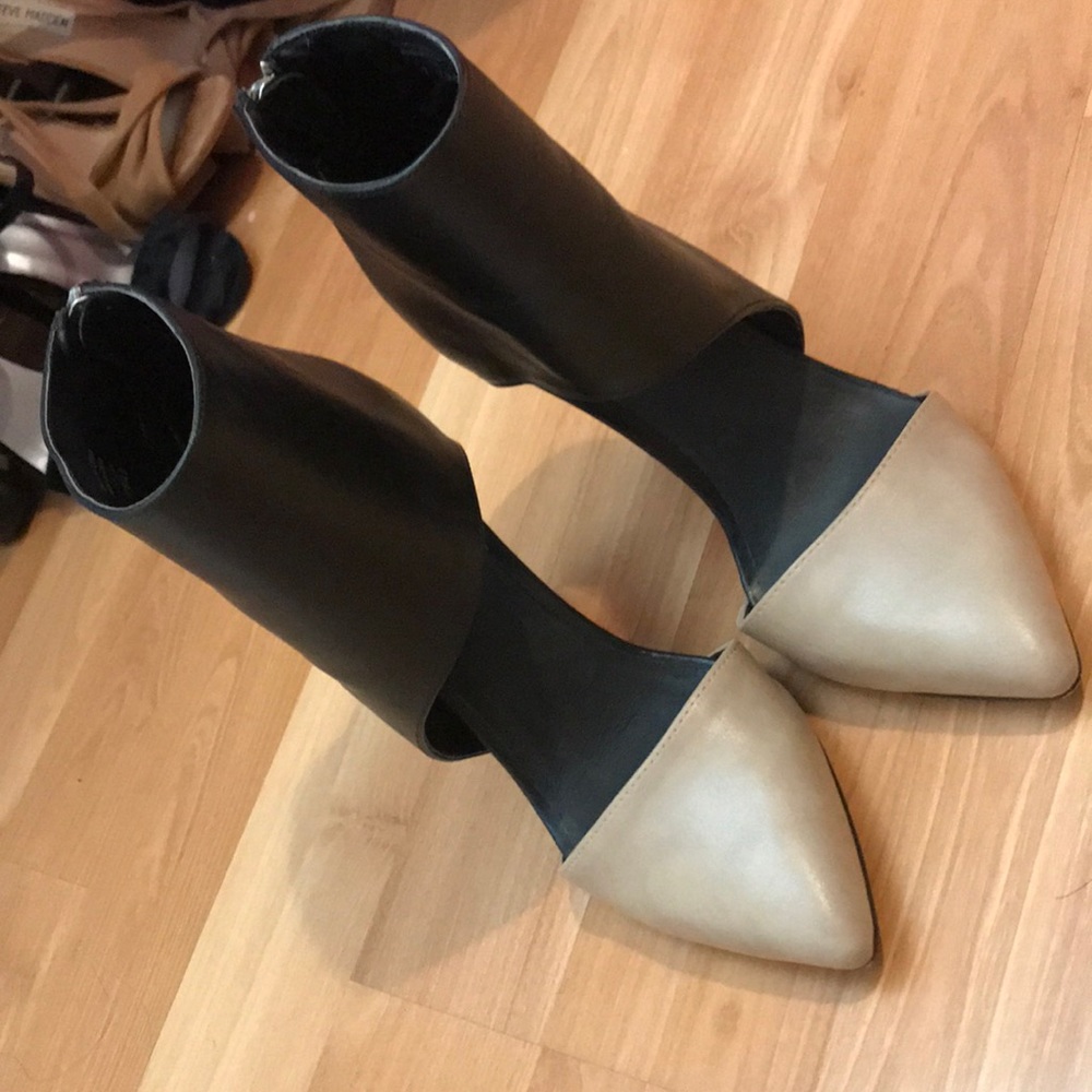 Aldo Leather cut out Booties 👠