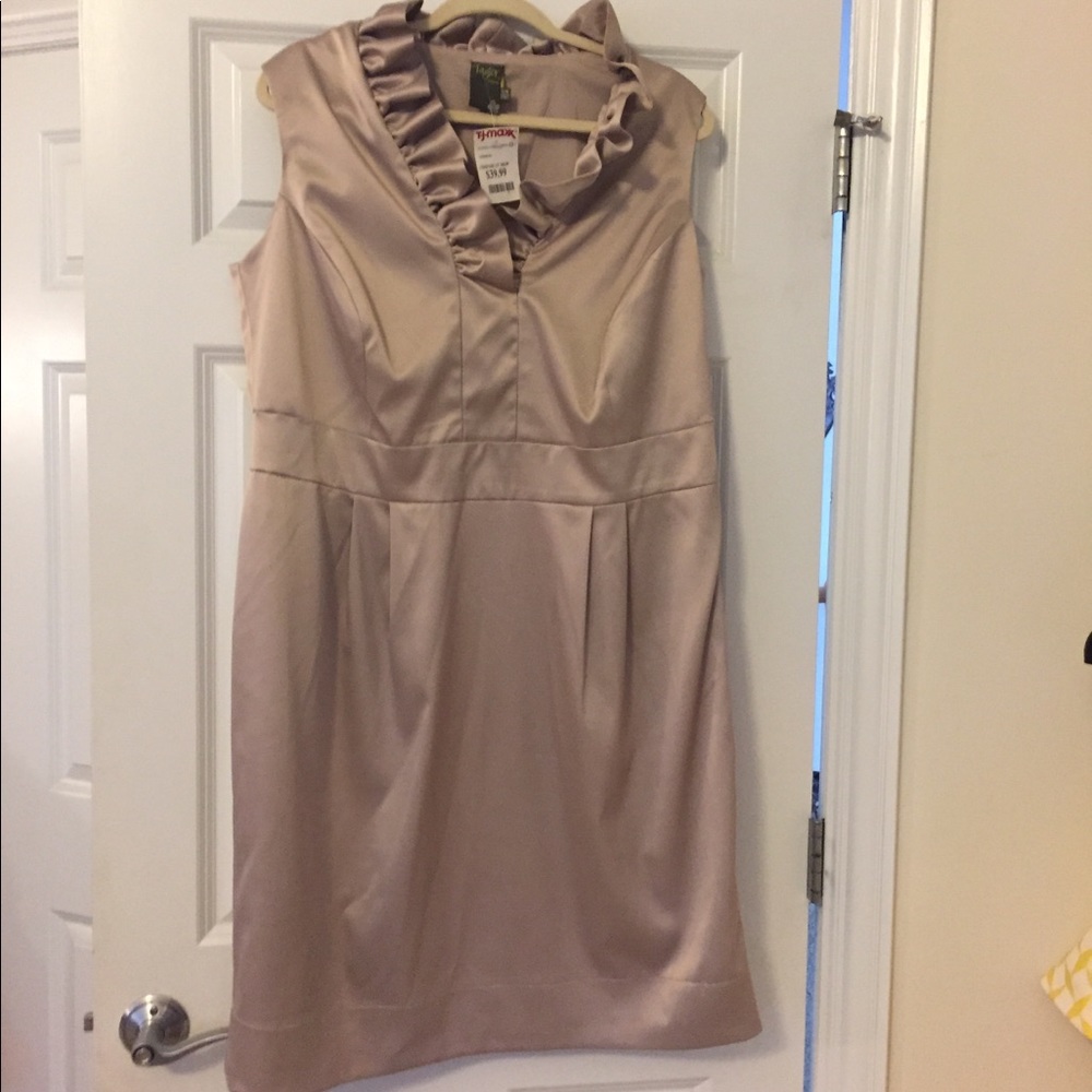 Taylor Woman Ruffle Collar Satin Dress