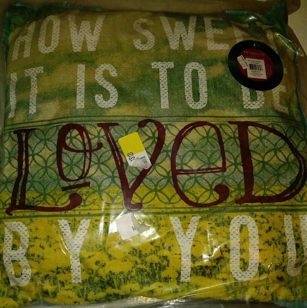 PILLOW - Picture 2 of 2