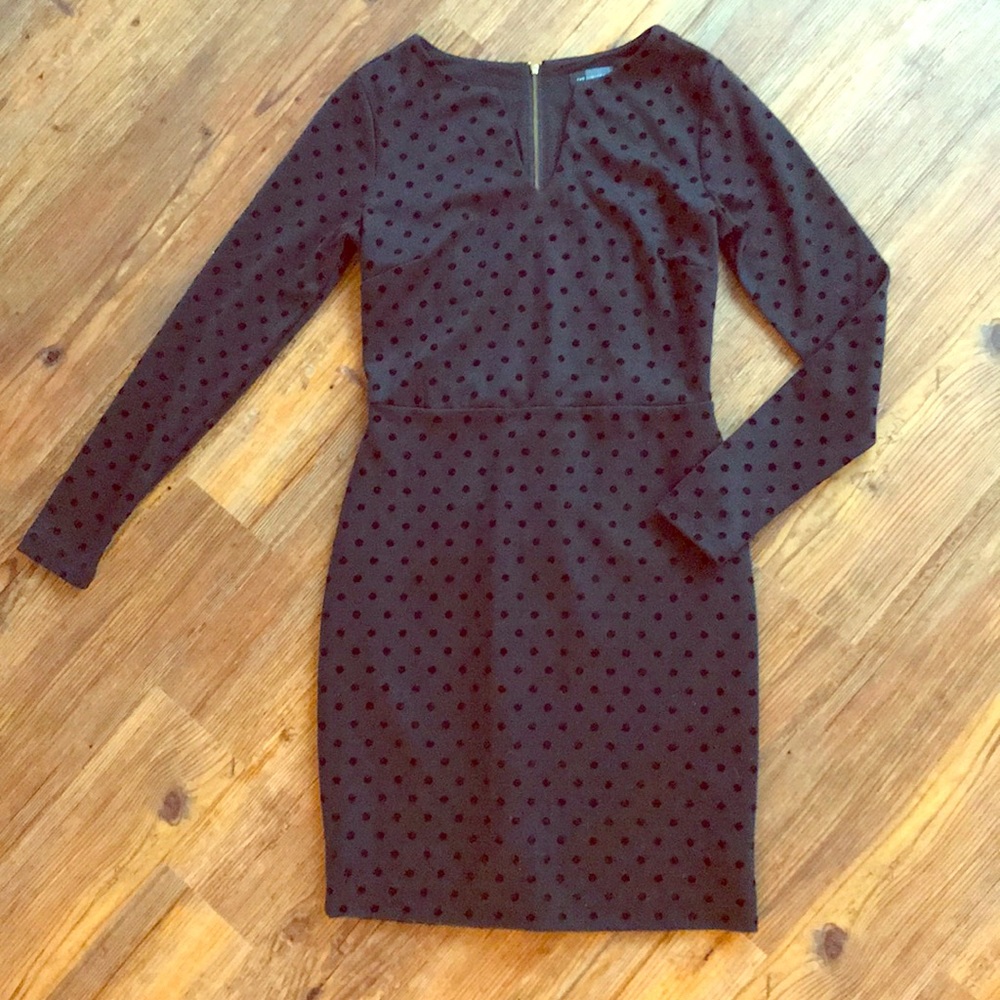 The limited Velvet polkadot black dress