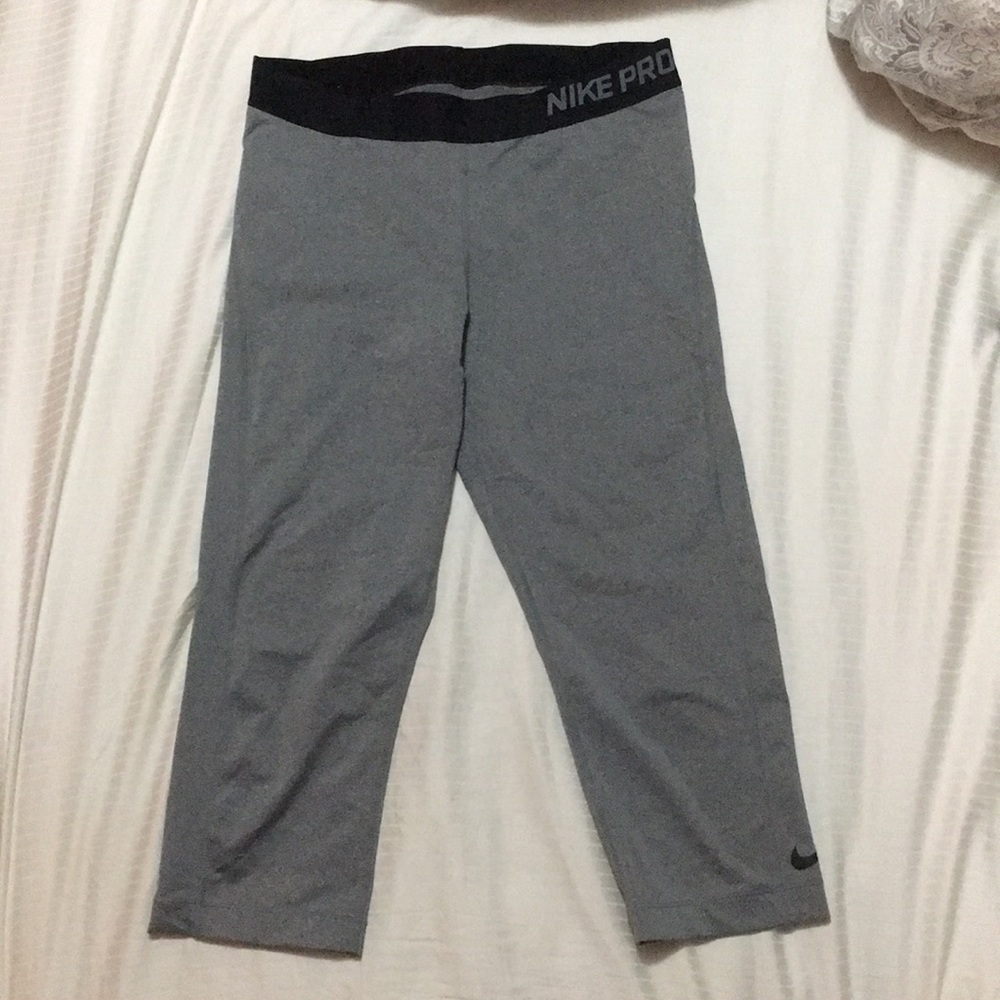 Nike pro training capris L