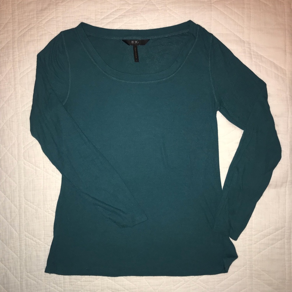 !sold! Women’s long sleeve top.