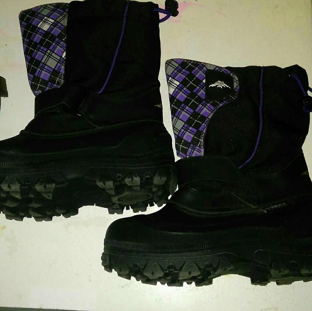 BOOTS