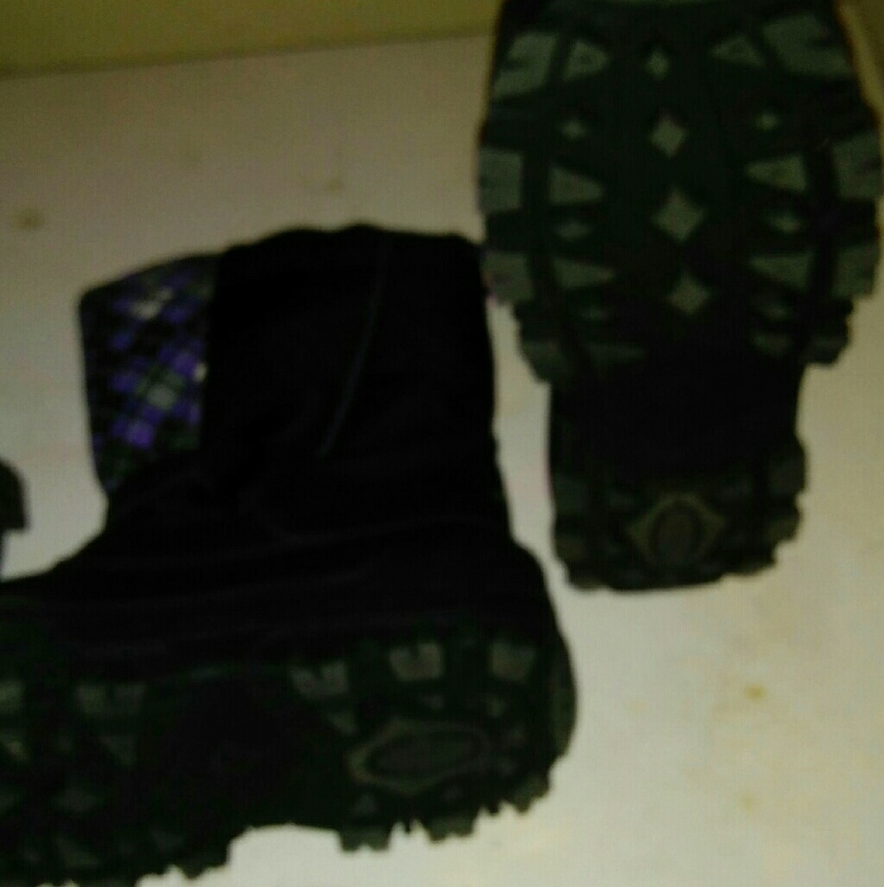 BOOTS - Picture 2 of 3