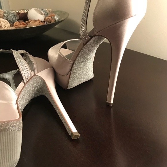 Nine West sparkly silver heels - Picture 2 of 6