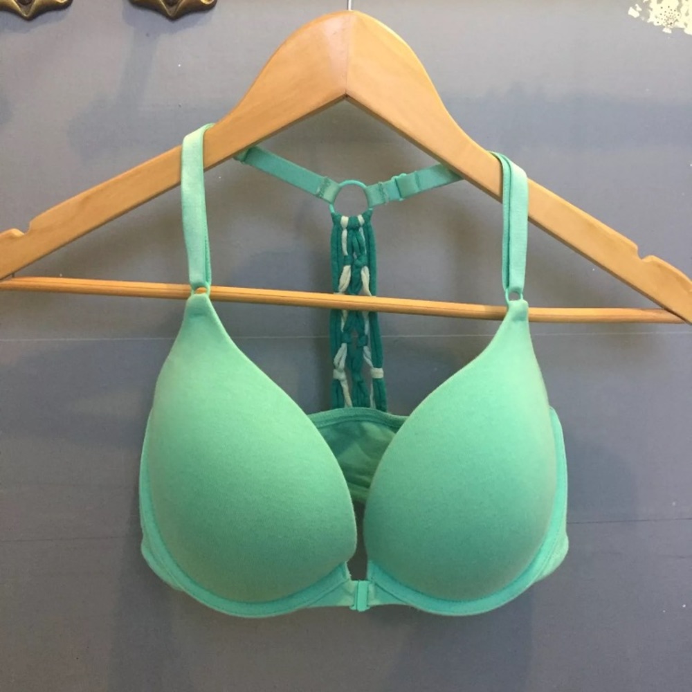 Victoria's Secret 32 DD push up bra