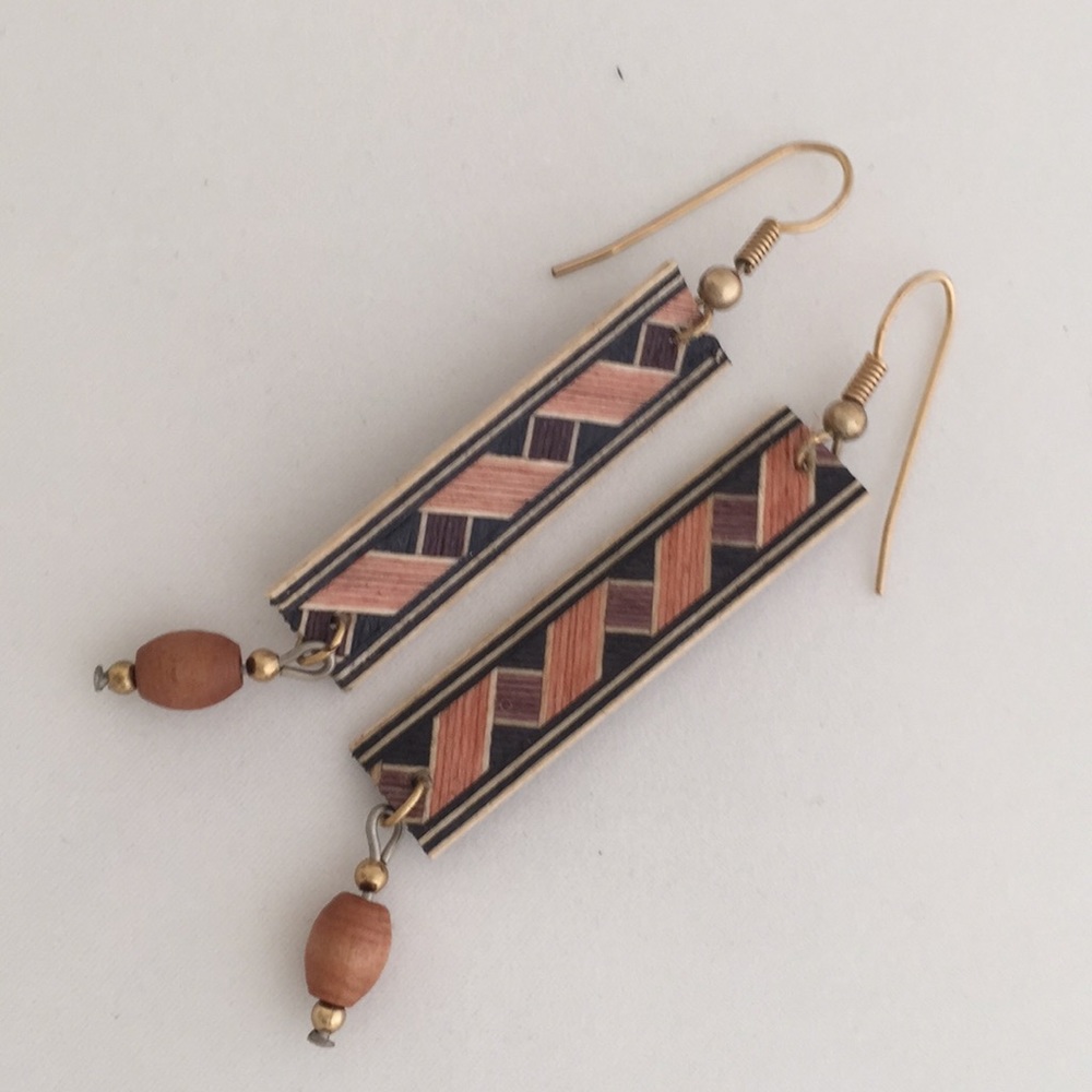 Vintage : Inlaid Wood Inlay Lightweight Earrings - Picture 2 of 3