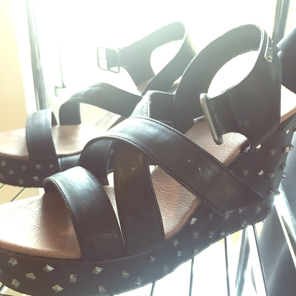Women’s piked leather wedges size 10