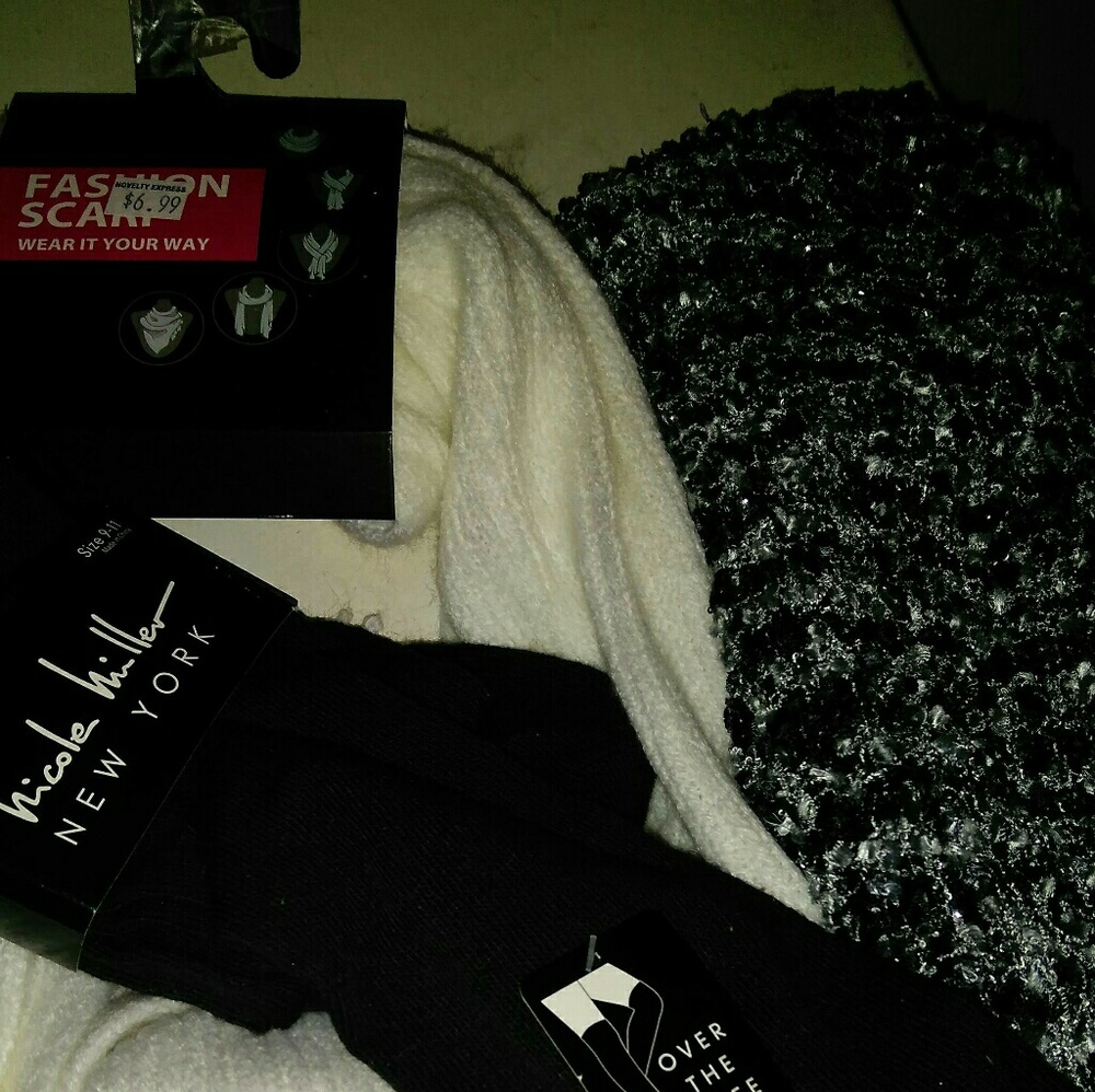 SCARFS N SOCK SET