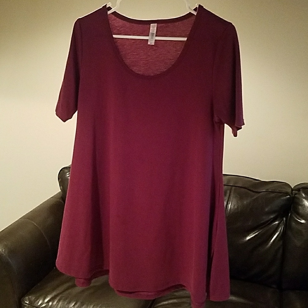 LuLaRoe Perfect T, maroon, size small