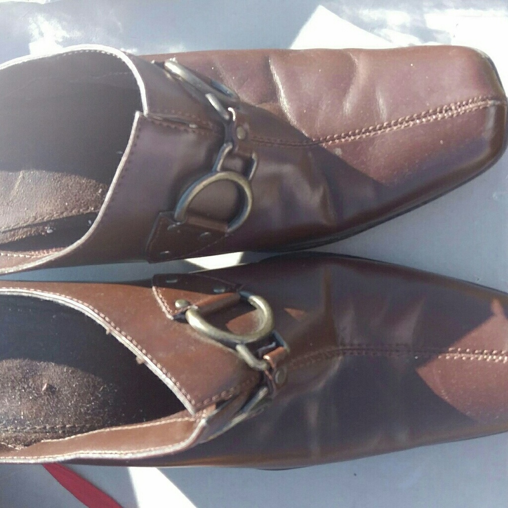 SHOES - Picture 2 of 2