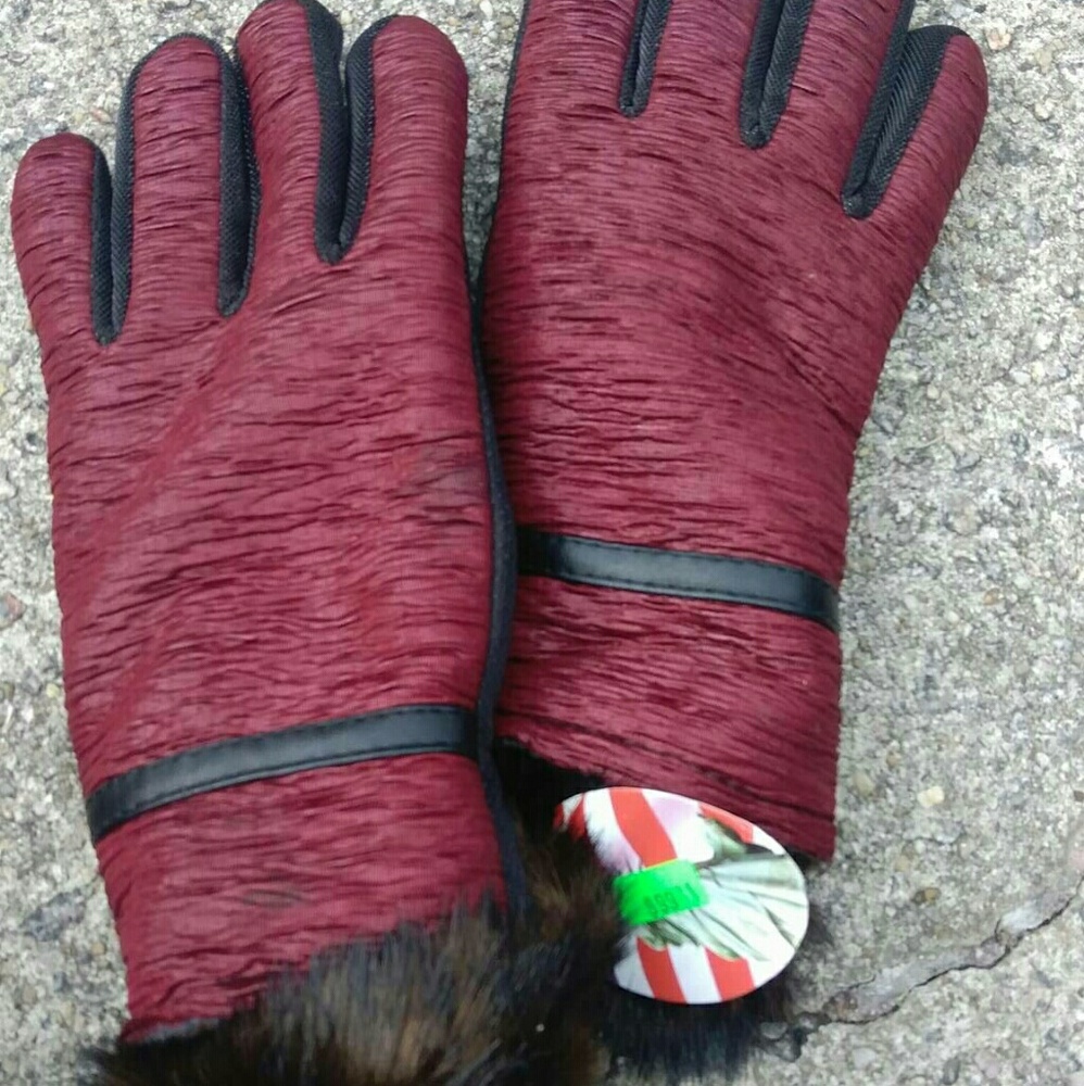GLOVES - Picture 2 of 3