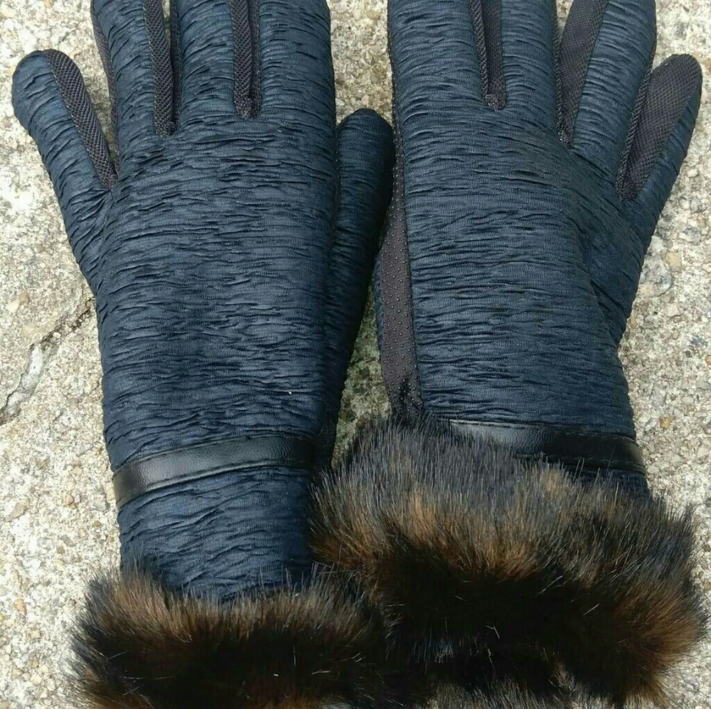 GLOVES - Picture 3 of 3