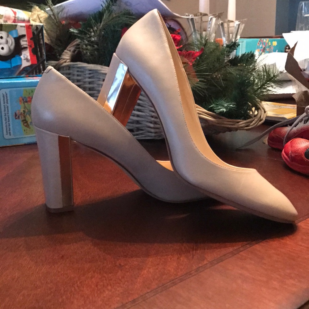 Nine West block heel rounded toe pumps