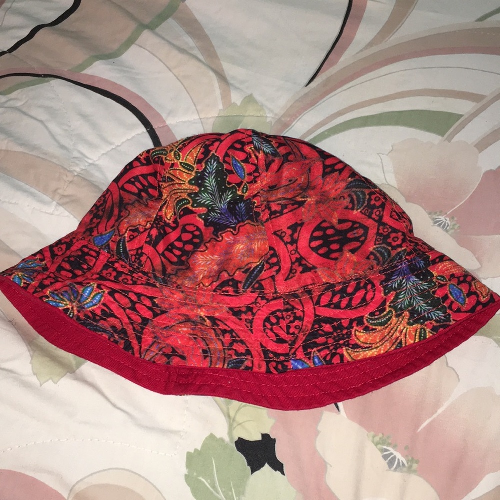 OBEY BUCKETHAT