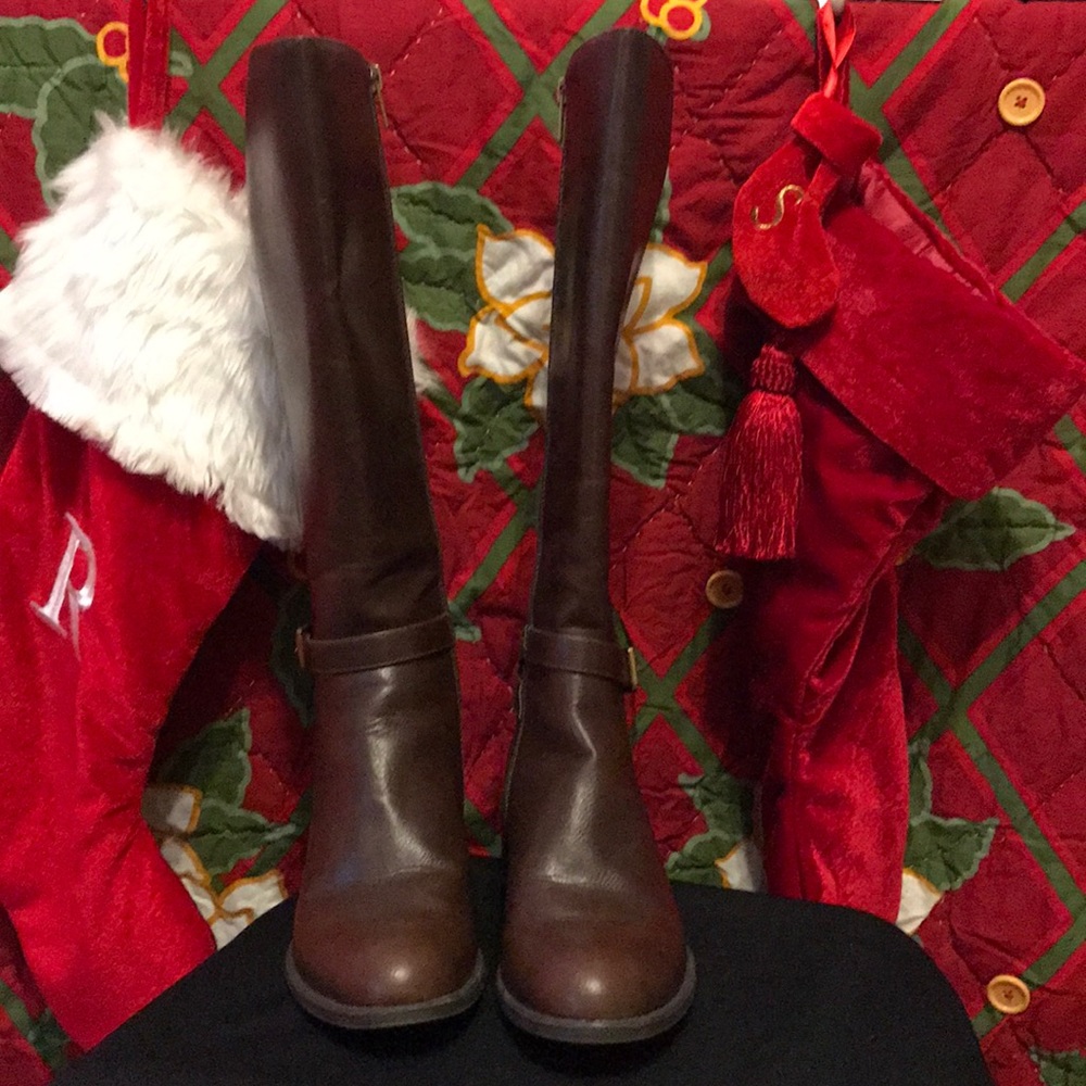 Brown riding boots. Size 6.5 barely used.