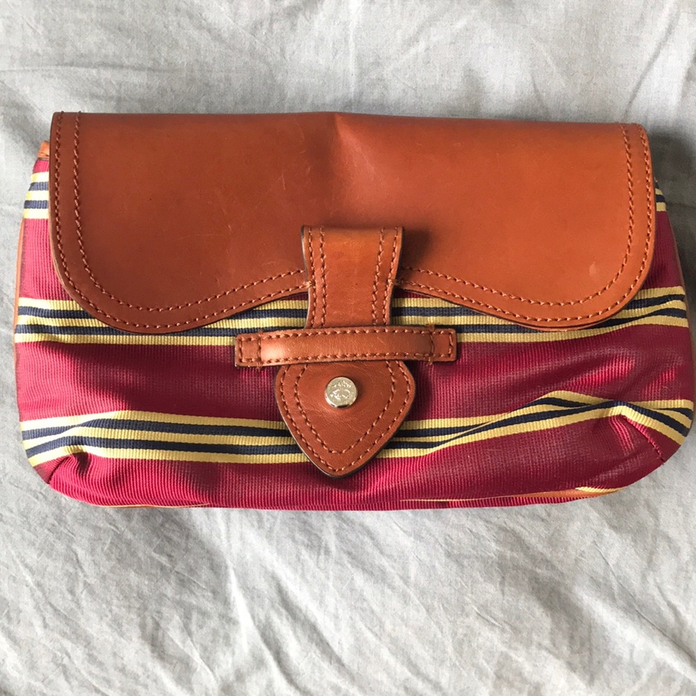 Great preppy clutch!