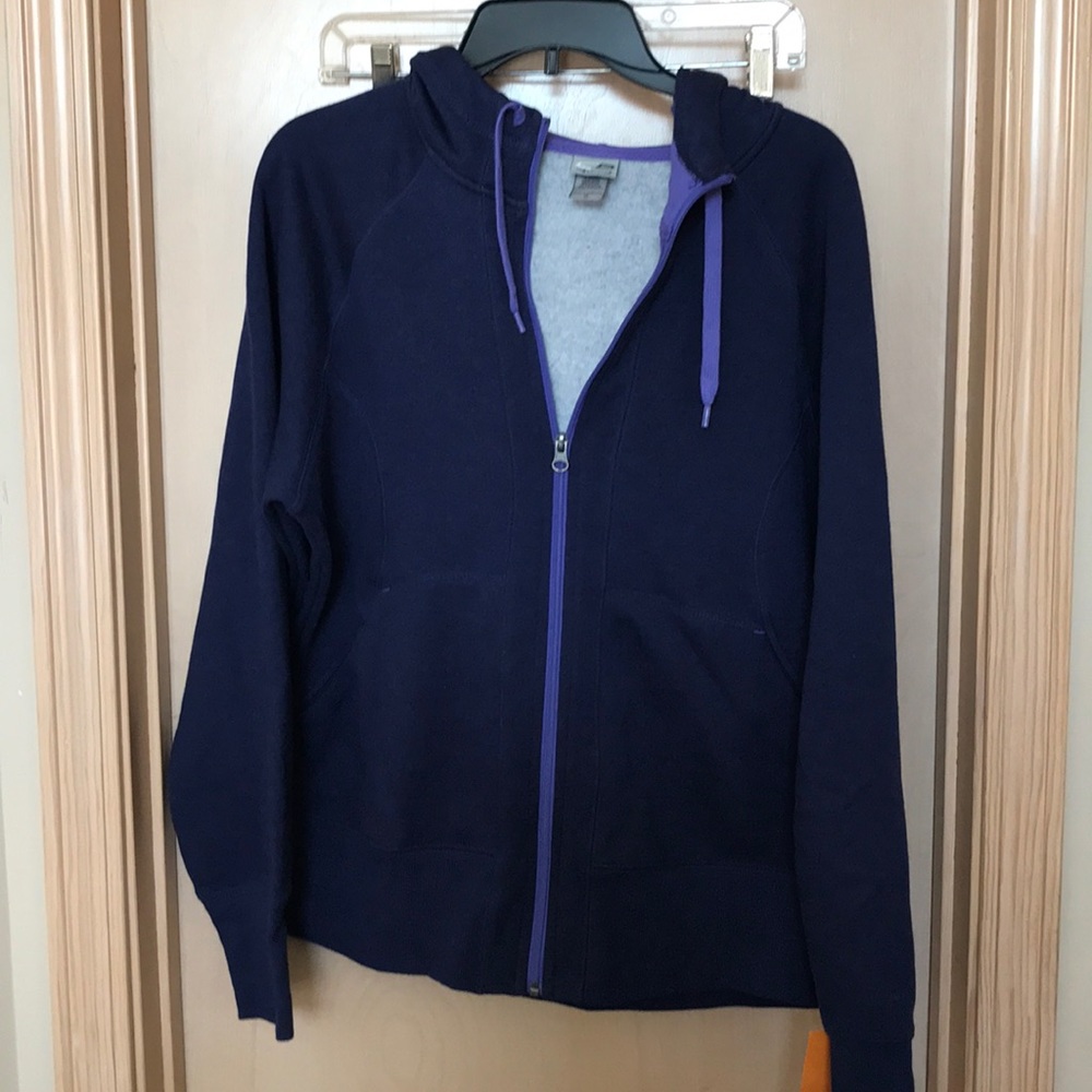 Woman’s hoodie with zipper