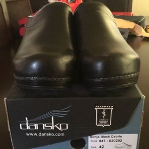 Women’s dansko black cabrio