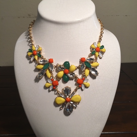 Colorful statement necklace - Picture 2 of 2