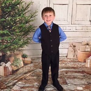 Van Heusen 4 piece suit w/ undershirt. WORN ONCE!!