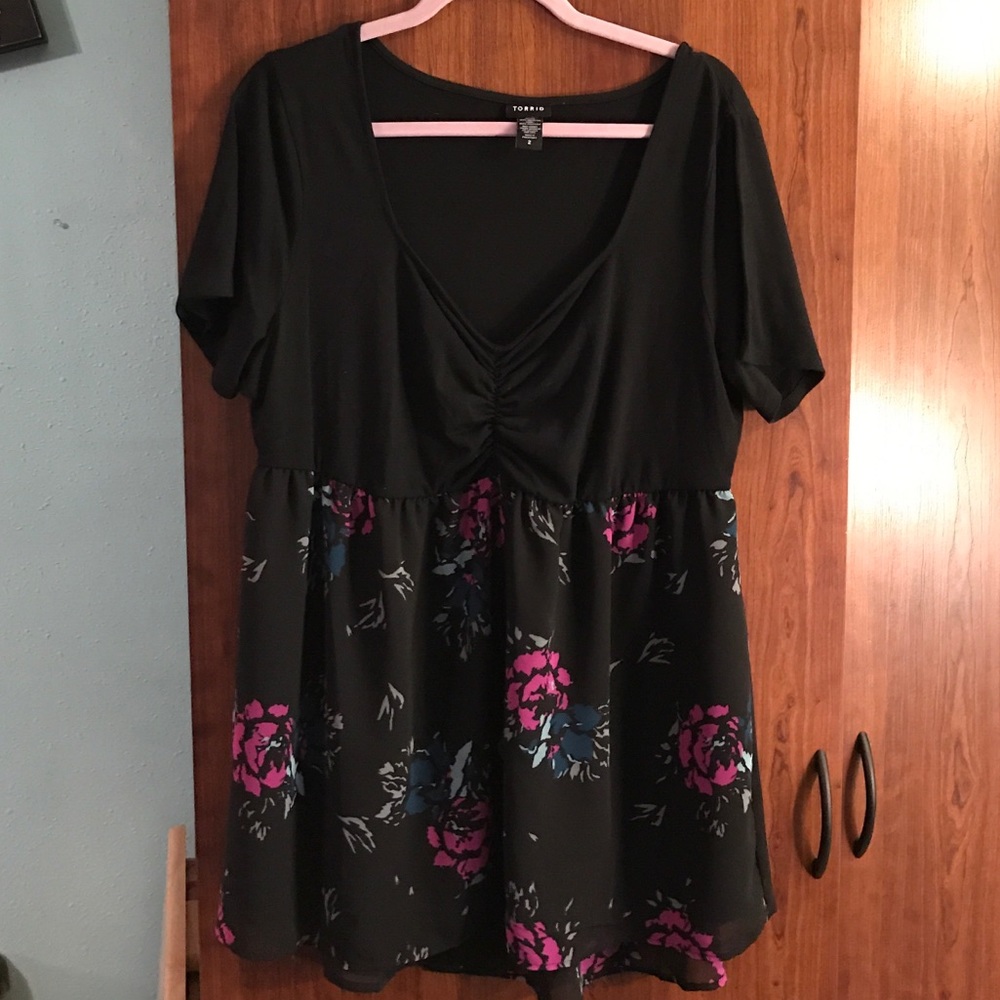 Beautiful black and floral top.