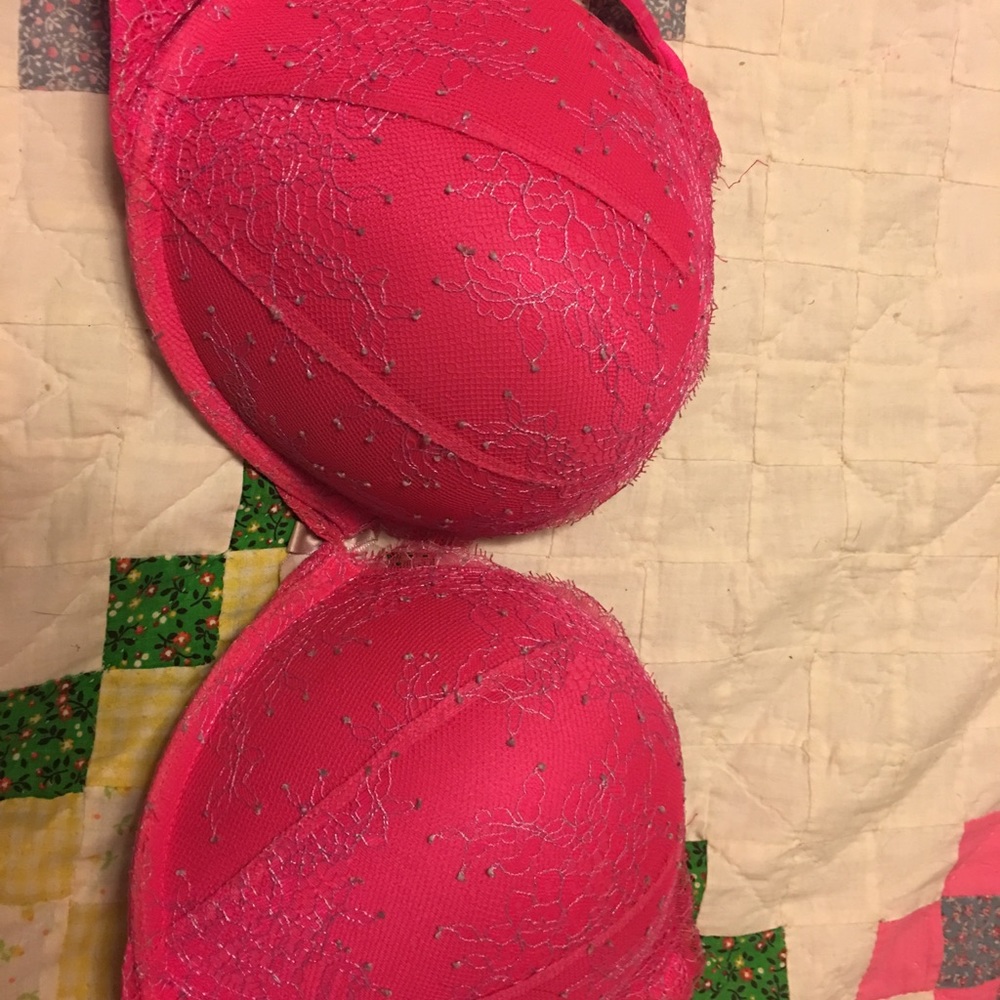 Victoria’s Secret Bombshell Bra 36D