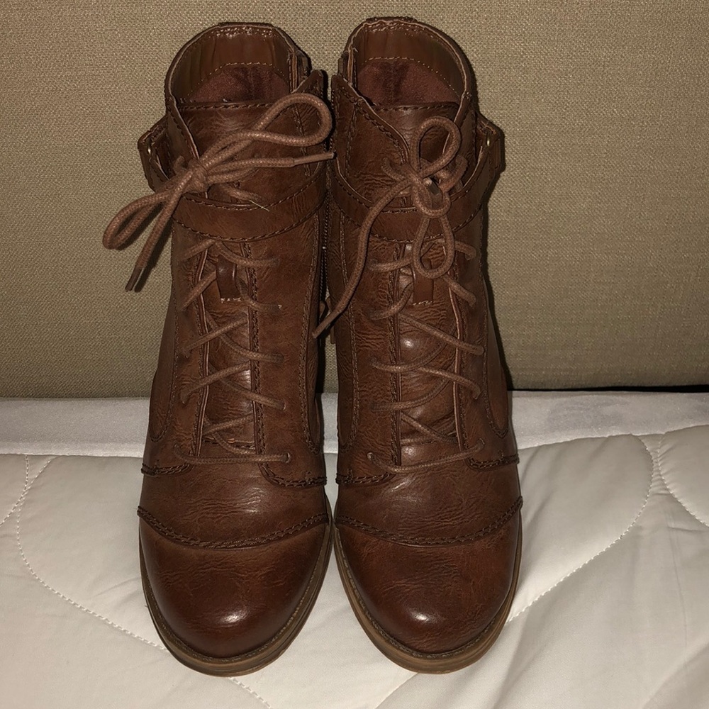 Naturalizer heeled booties