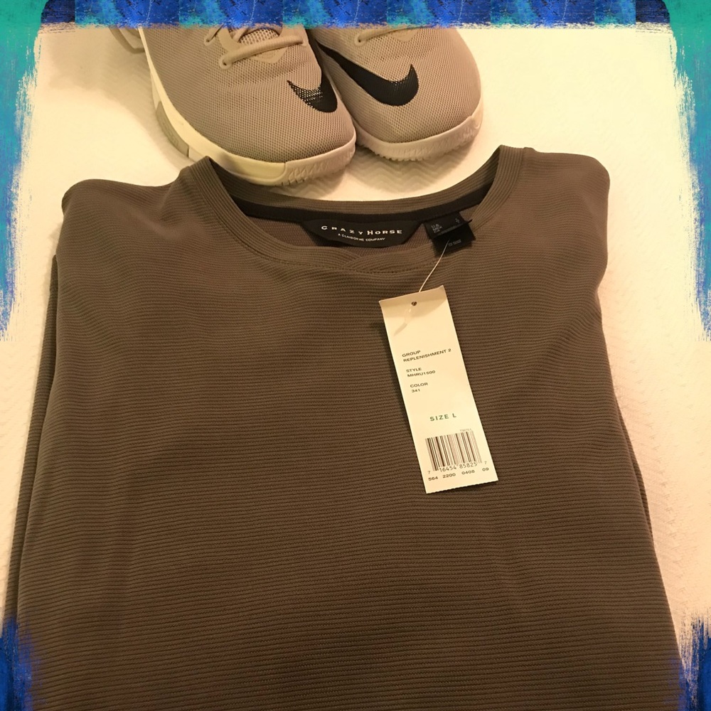 Men’s NWT Large lightweight poly Tee