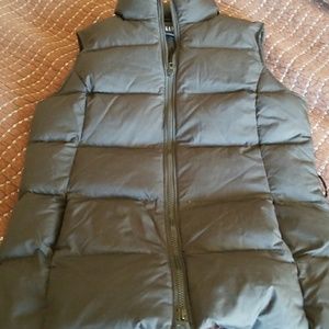 Gap Black down puffer vest