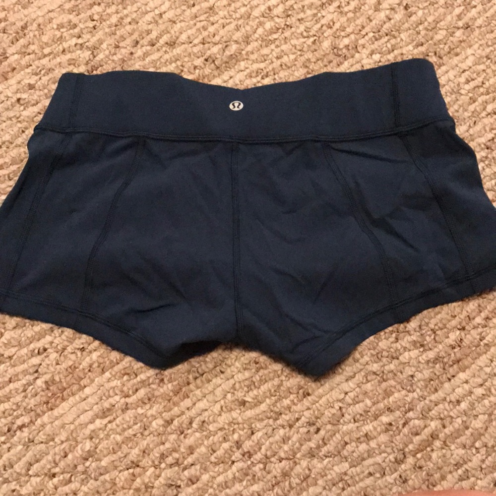 Lulu lemon booty shorts with rushing details