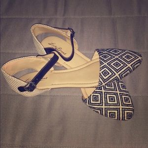 BRAND NEW Black & White Lucky Brand Sandal